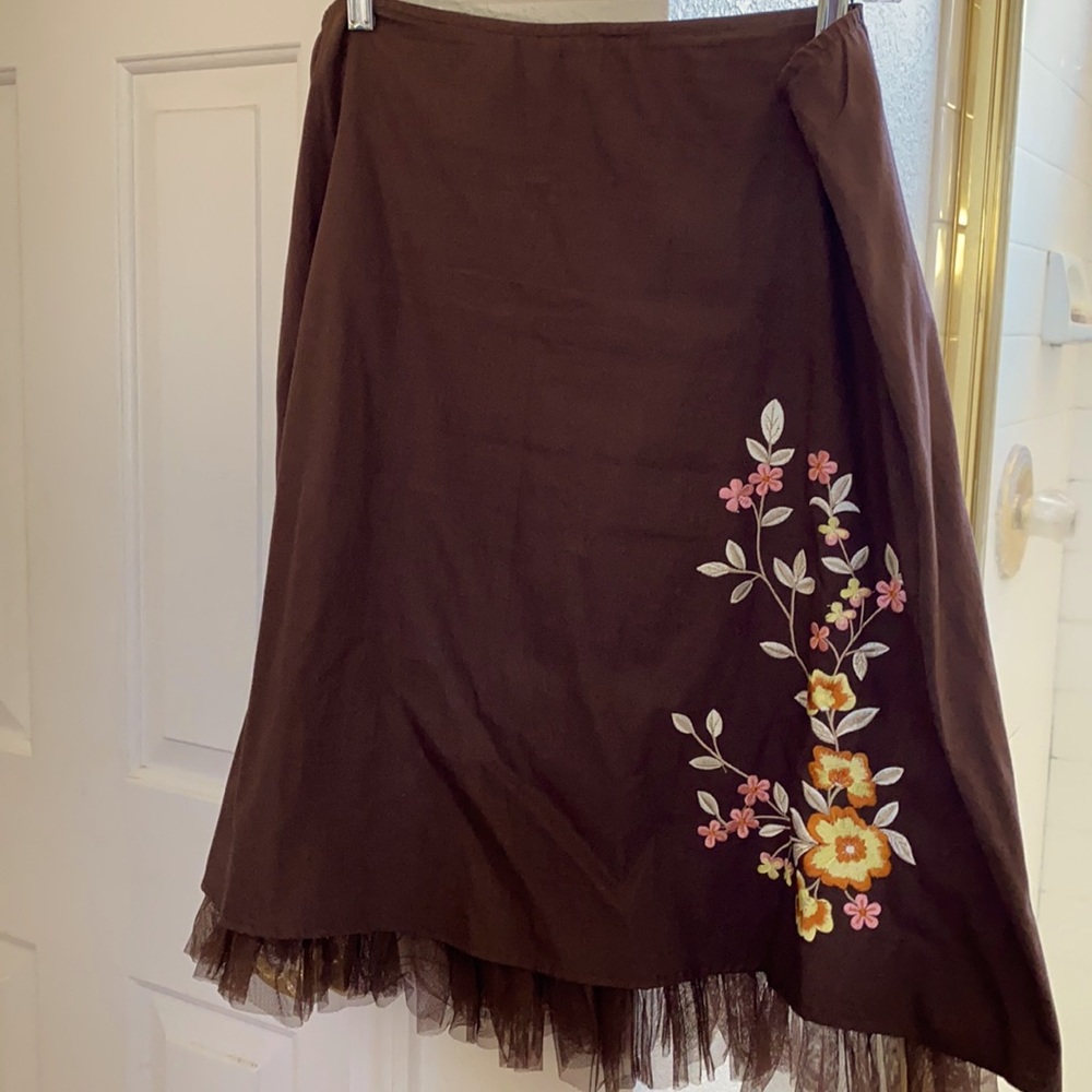 Zero Zero size large embroidered skirt